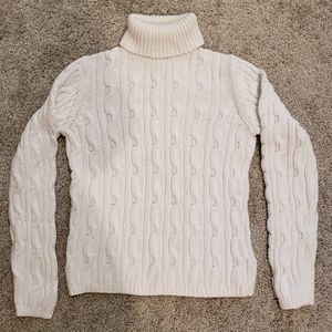 NINE & COMPANY CABLE WHITE TURTLENECK IN SIZE S